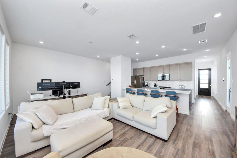 Furnished interior view inside a new home in Cross Creek Ranch, Fulshear (Image 6).