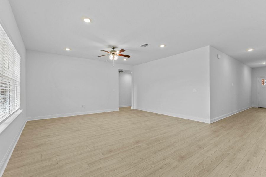 Spacious, unfurnished interior of a new home in Riverview, Georgetown (Image 23).