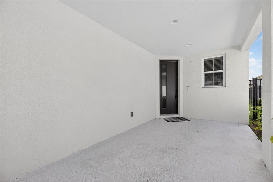 Exterior details and patio area of a home in , Apollo Beach (Image 32).
