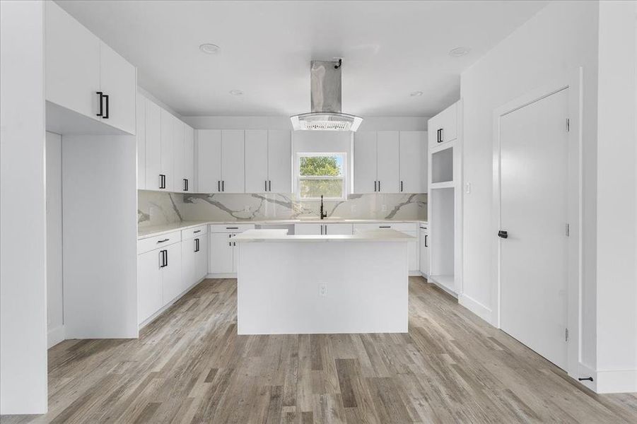 Furnished interior view inside a new home in , Dallas (Image 9).