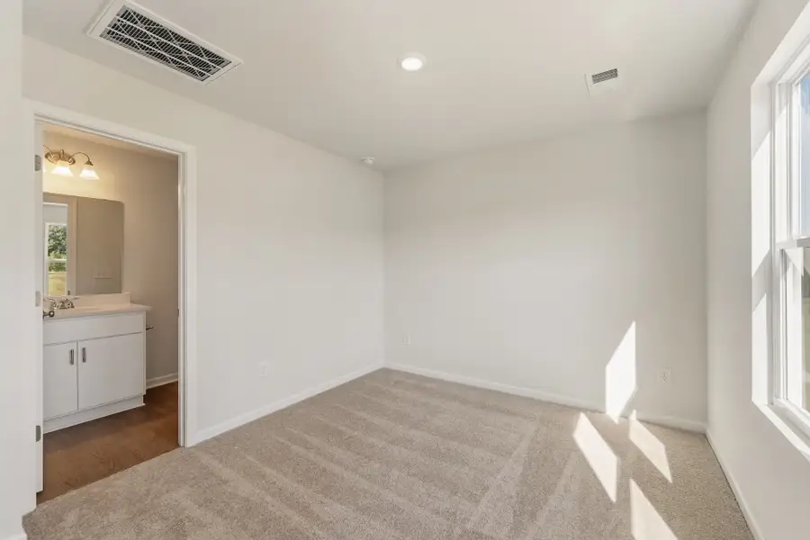 Spacious, unfurnished interior of a new home in Evergreen, Spartanburg (Image 13).