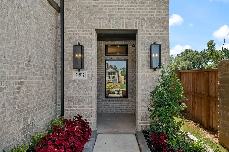Exterior details and patio area of a home in The Highlands 50', Porter (Image 3).