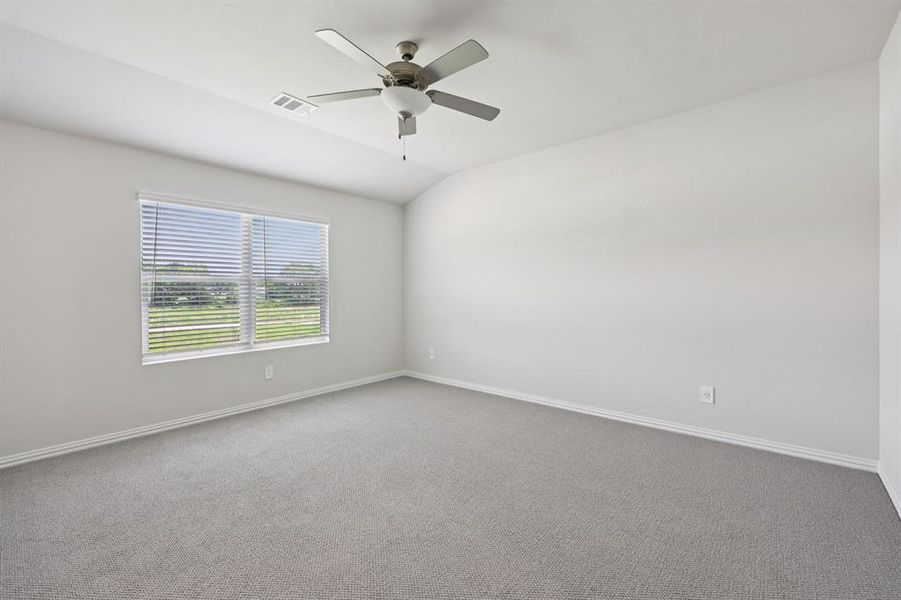 Spacious, unfurnished interior of a new home in Westmoor, Sherman (Image 27).