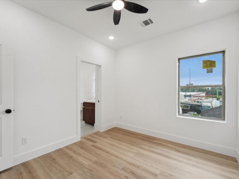 Spacious, unfurnished interior of a new home in , Houston (Image 35).