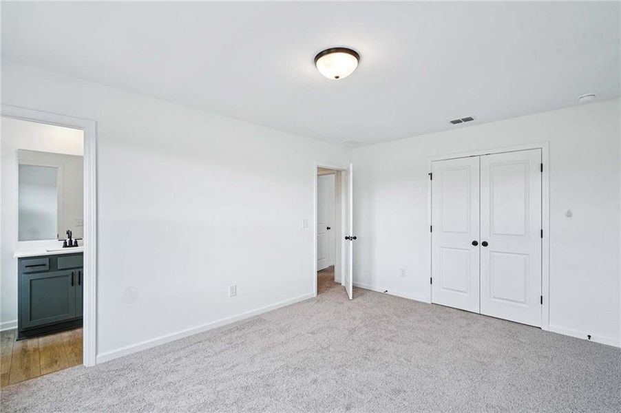 Spacious, unfurnished interior of a new home in Eastlyn Crossing, Flowery Branch (Image 24).