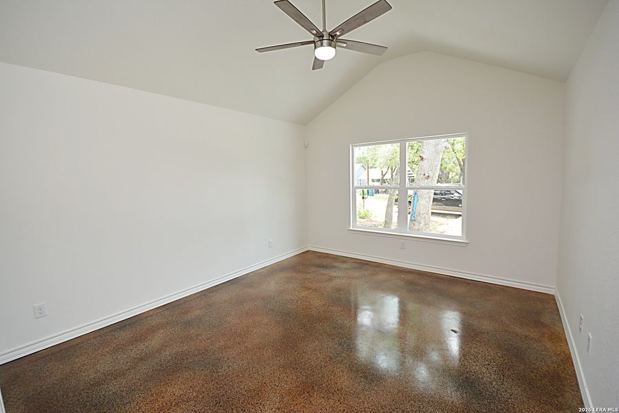 Spacious, unfurnished interior of a new home in , Canyon Lake (Image 7).