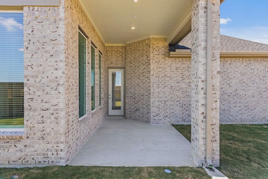 Representative exterior details of a home built from the St Andrews by Chesmar Homes in Riceland Alley Loads, Mont Belvieu (Image 3).