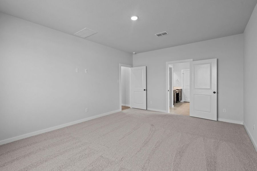 Spacious, unfurnished interior of a new home in Sienna 45', 50', Missouri City (Image 18).