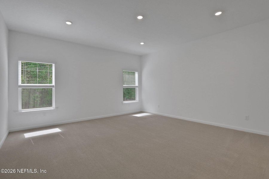 Spacious, unfurnished interior of a new home in Jennings Farm, Middleburg (Image 38).