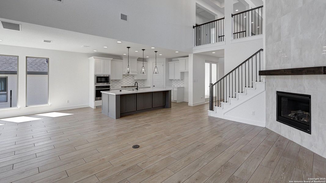 Spacious, unfurnished interior of a new home in Esperanza 50', Boerne (Image 25).
