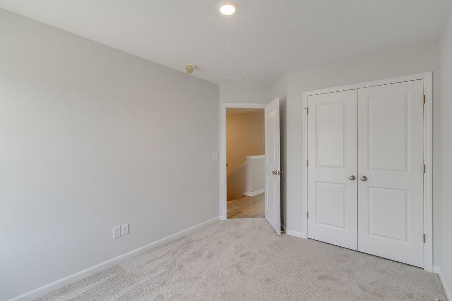 Spacious, unfurnished interior of a new home in Astoria, Columbia (Image 26).