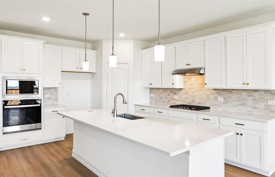 Eat-in island kitchen Eat-in island kitchen