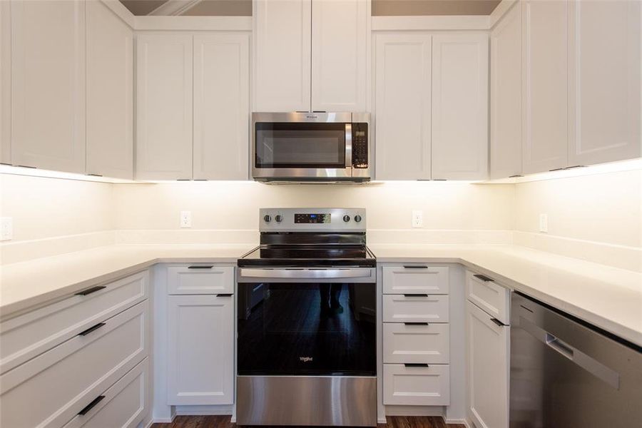 Furnished interior view inside a new home in , Mabank (Image 10).