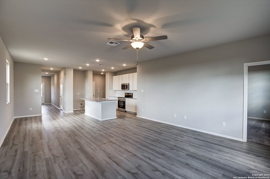 Spacious, unfurnished interior of a new home in Applewhite Meadows, San Antonio (Image 20).