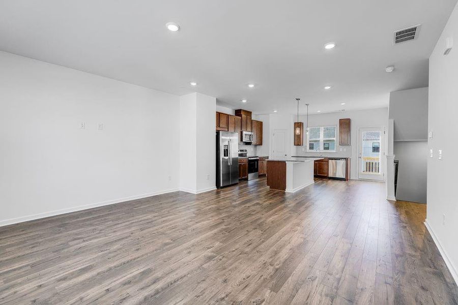 Spacious, unfurnished interior of a new home in Rosewood Farm, Lawrenceville (Image 27).