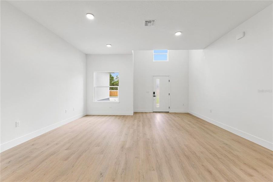 Spacious, unfurnished interior of a new home in , Ocala (Image 19).