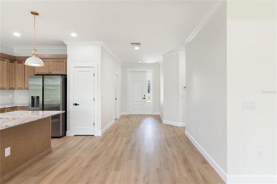 Spacious, unfurnished interior of a new home in , Port Charlotte (Image 17).