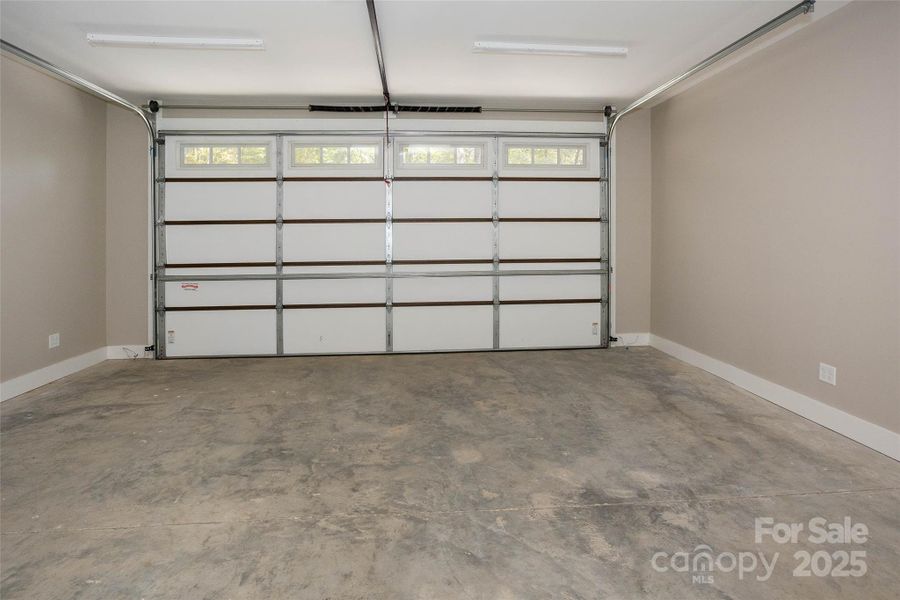 Spacious, unfurnished interior of a new home in , Horse Shoe (Image 28).