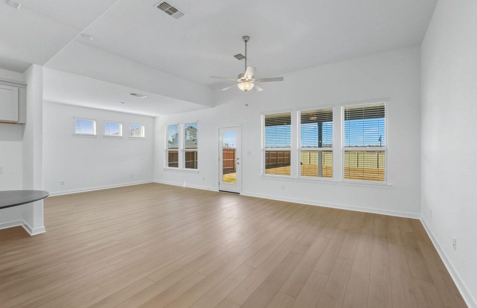 Spacious, unfurnished interior of a new home in Santa Rita Ranch, Liberty Hill (Image 12).