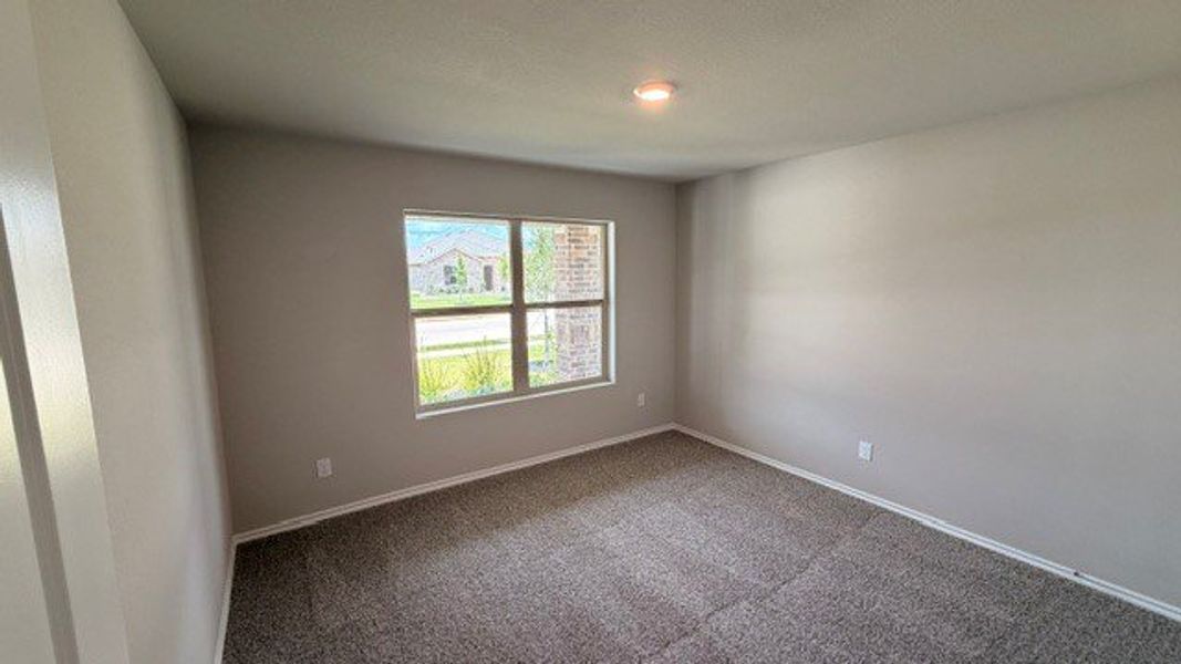 Spacious, unfurnished interior of a new home in Sandy Beach, Azle (Image 23).