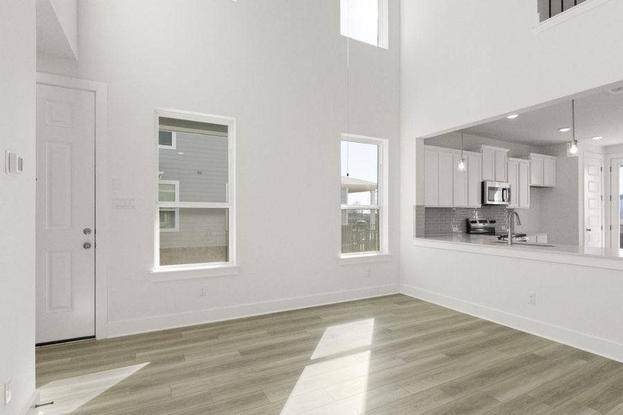 Spacious, unfurnished interior of a new home in Avery Centre, Round Rock (Image 14).