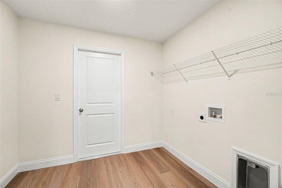 Spacious, unfurnished interior of a new home in , North Port (Image 21). Spacious, unfurnished interior of a new home in , North Port (Image 21).