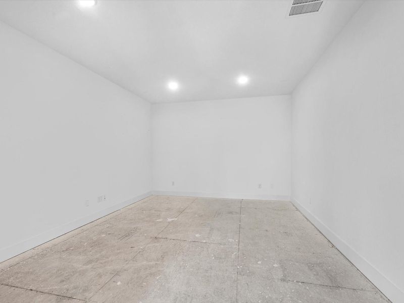 Spacious, unfurnished interior of a new home in Dunham Pointe, Cypress (Image 13).