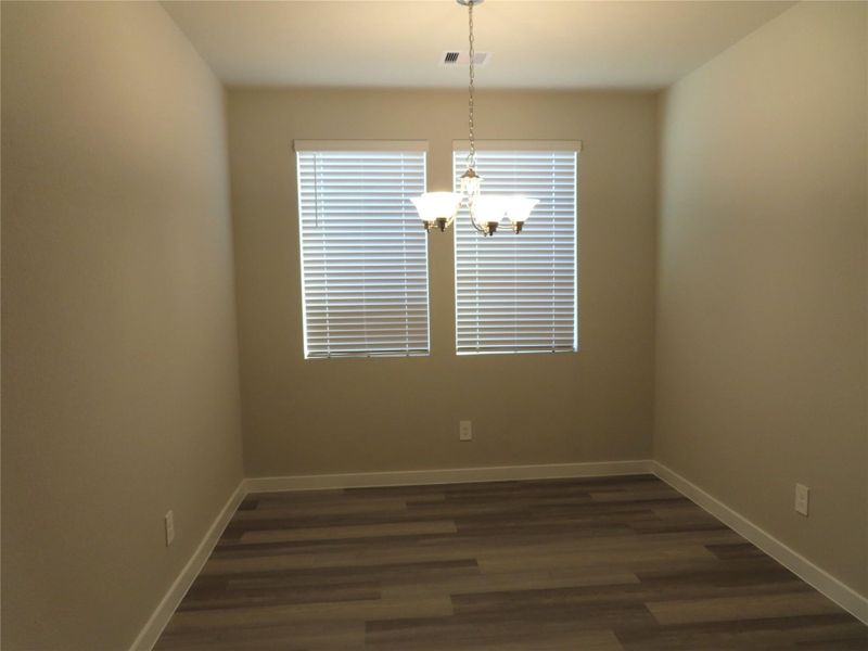 Spacious, unfurnished interior of a new home in Sierra Vista, Iowa Colony (Image 13).
