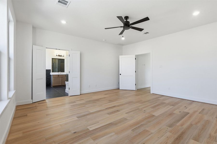 Spacious, unfurnished interior of a new home in Caywood Place, Houston (Image 20).