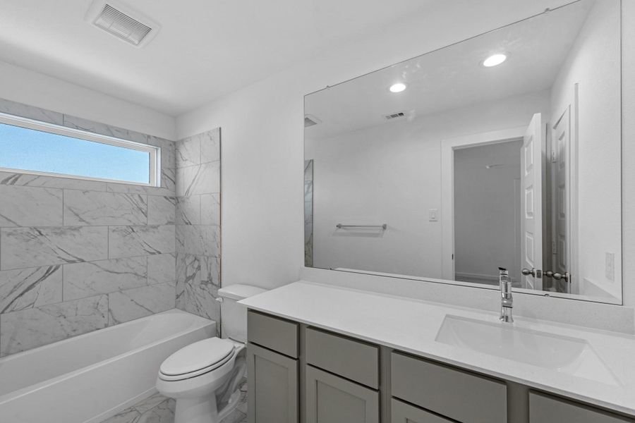 Furnished interior view inside a new home in Beacon Hill, Waller (Image 10).