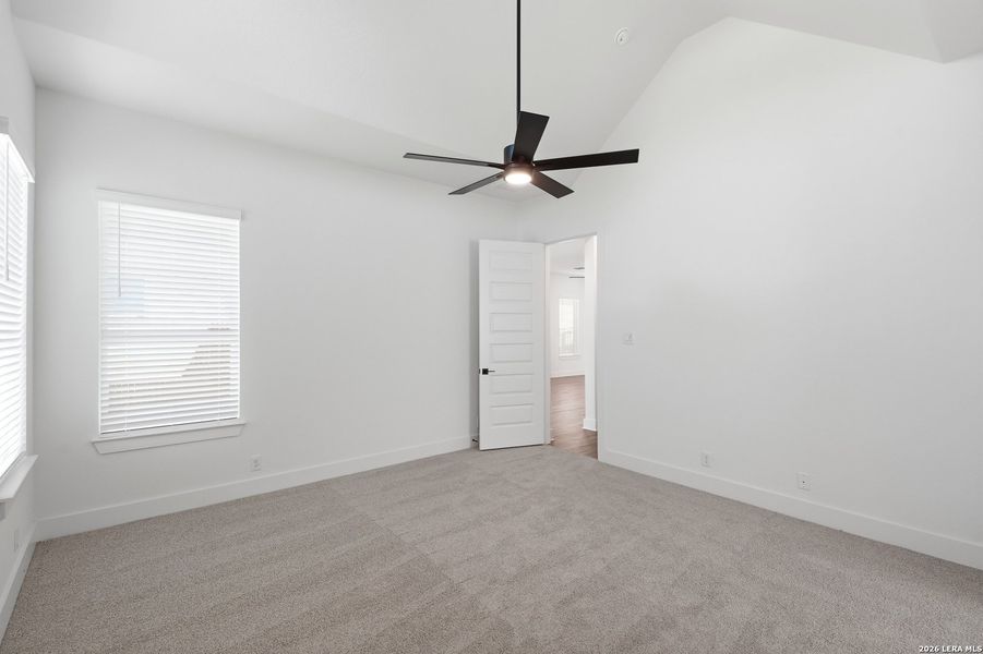 Spacious, unfurnished interior of a new home in Prominence Urban, San Antonio (Image 20).