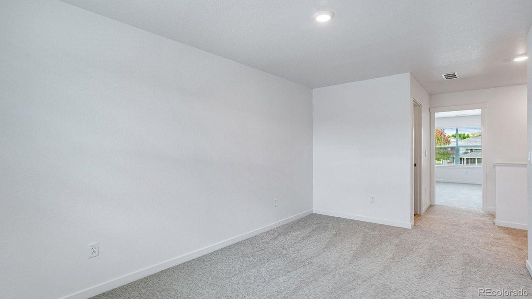 Spacious, unfurnished interior of a new home in Hansen Farm, Fort Collins (Image 21).