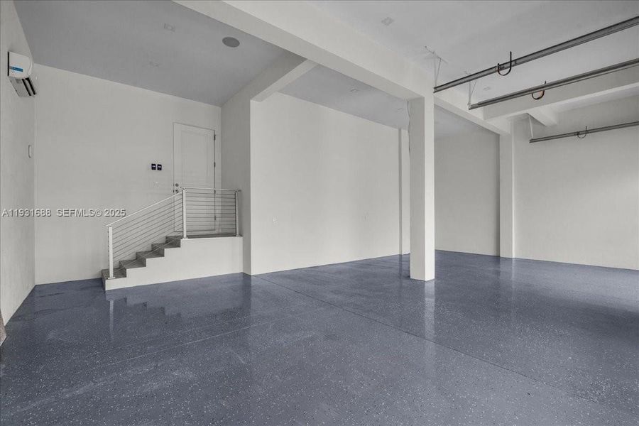 Spacious, unfurnished interior of a new home in , Naples (Image 25).