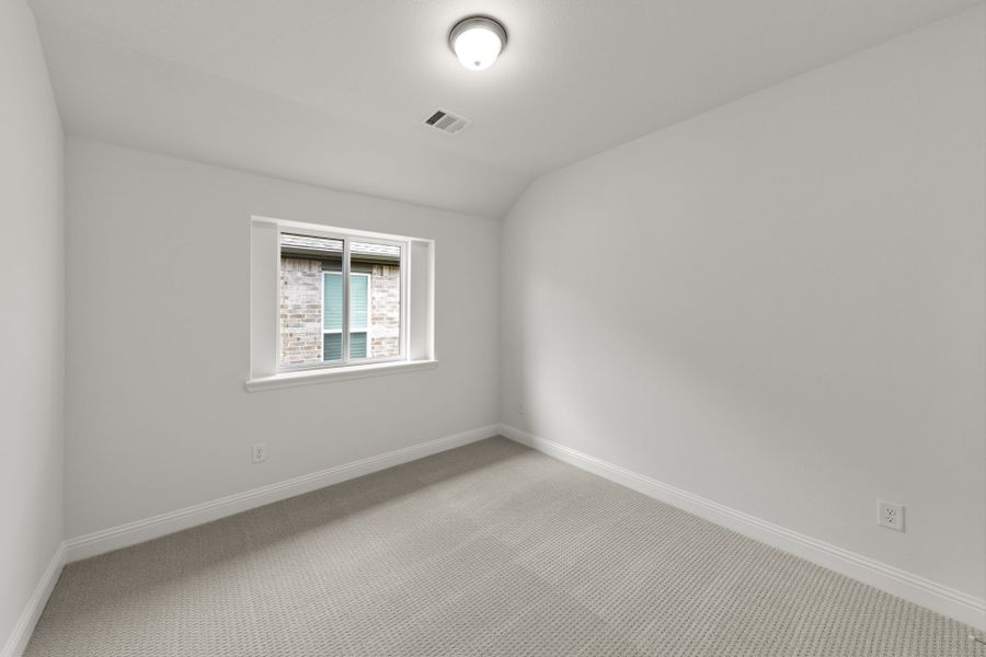 Spacious, unfurnished interior of a new home in Creekview Meadows, Pilot Point (Image 22).