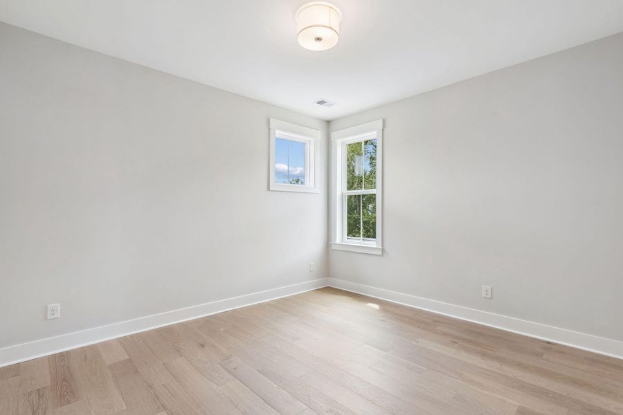 Spacious, unfurnished interior of a new home in , Wando (Image 59).