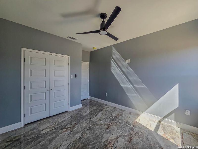Spacious, unfurnished interior of a new home in , Eagle Pass (Image 24).
