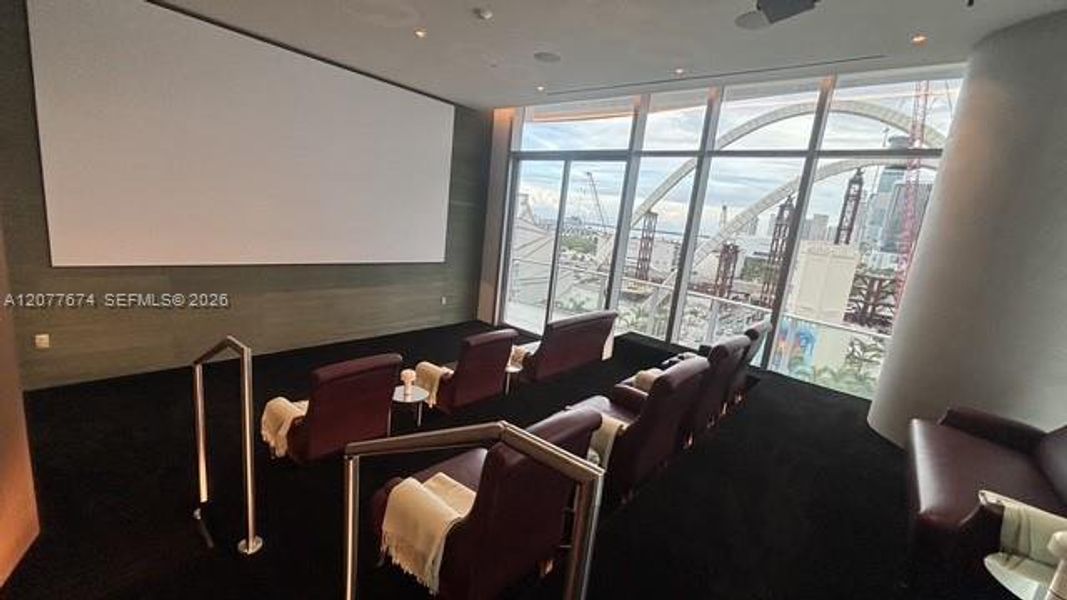 Private Cinema – Signature Bridge Views Private Cinema – Signature Bridge Views