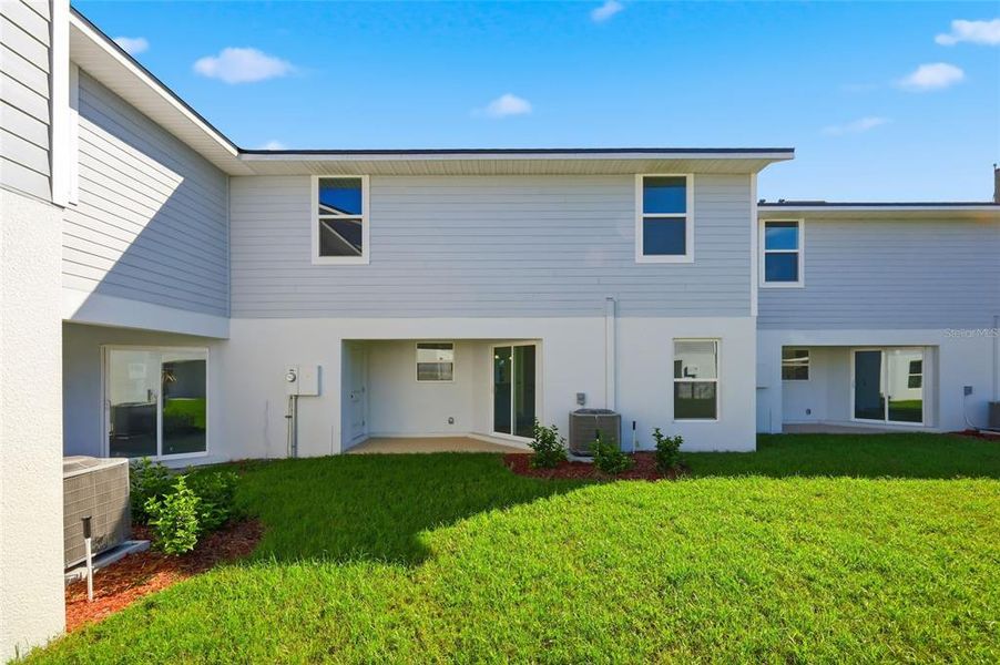 Exterior details and patio area of a home in , Lakeland (Image 2).