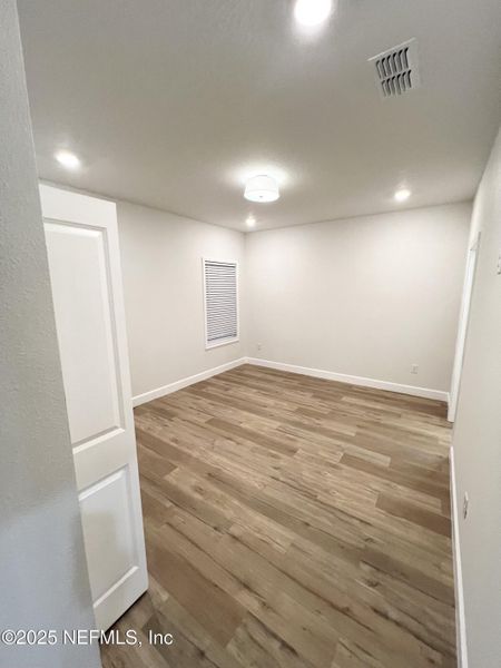 Spacious, unfurnished interior of a new home in , Jacksonville (Image 13).