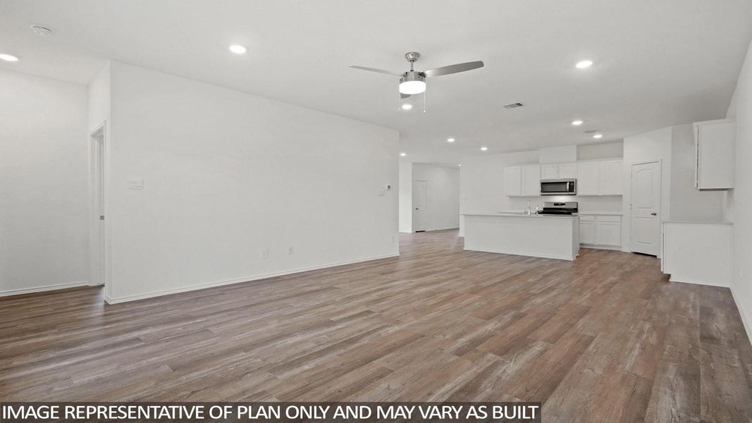 Spacious, unfurnished interior of a new home in Sunterra, Katy (Image 10).