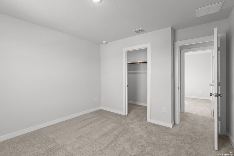 Spacious, unfurnished interior of a new home in Cinco Lakes, San Antonio (Image 28).