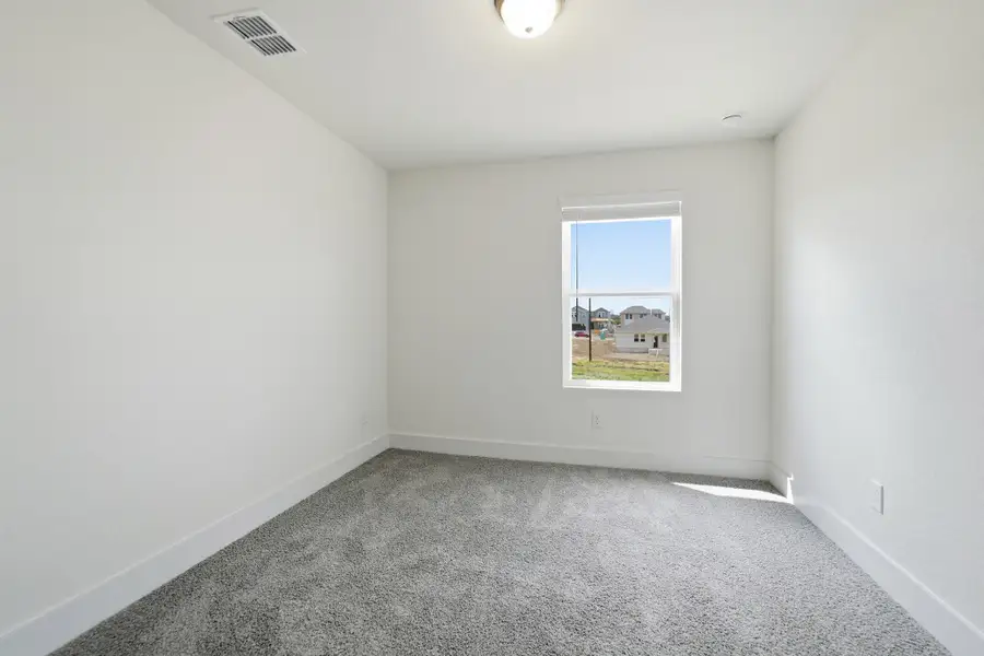 Spacious, unfurnished interior of a new home in Garden Grove, San Antonio (Image 24).