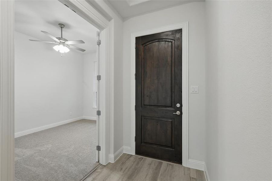 Spacious, unfurnished interior of a new home in Ridge Crossing, Waxahachie (Image 24).