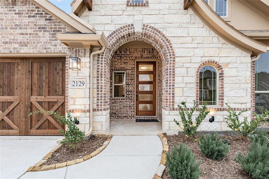 Exterior details and patio area of a home in Stone River Glen 60s, Royse City (Image 3).
