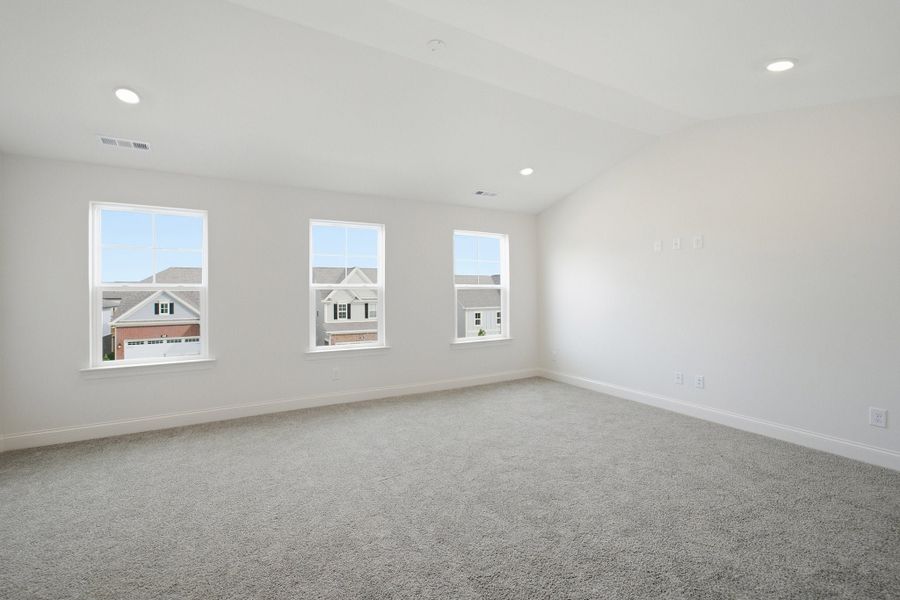 Spacious, unfurnished interior of a new home in McCain's Station, Gallatin (Image 34).