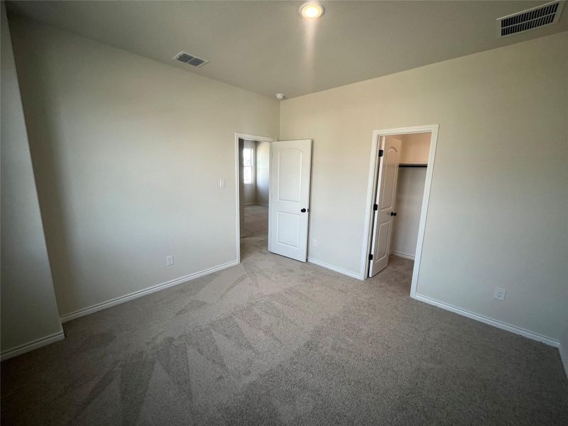 Spacious, unfurnished interior of a new home in Lariat, Liberty Hill (Image 15).