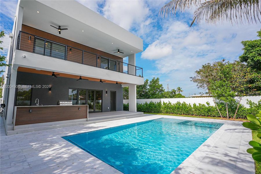 Exterior details and patio area of a home in , Miami (Image 29).