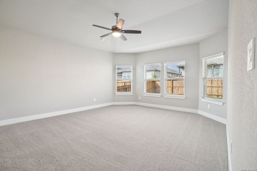 Spacious, unfurnished interior of a new home in Lark Canyon, New Braunfels (Image 44).