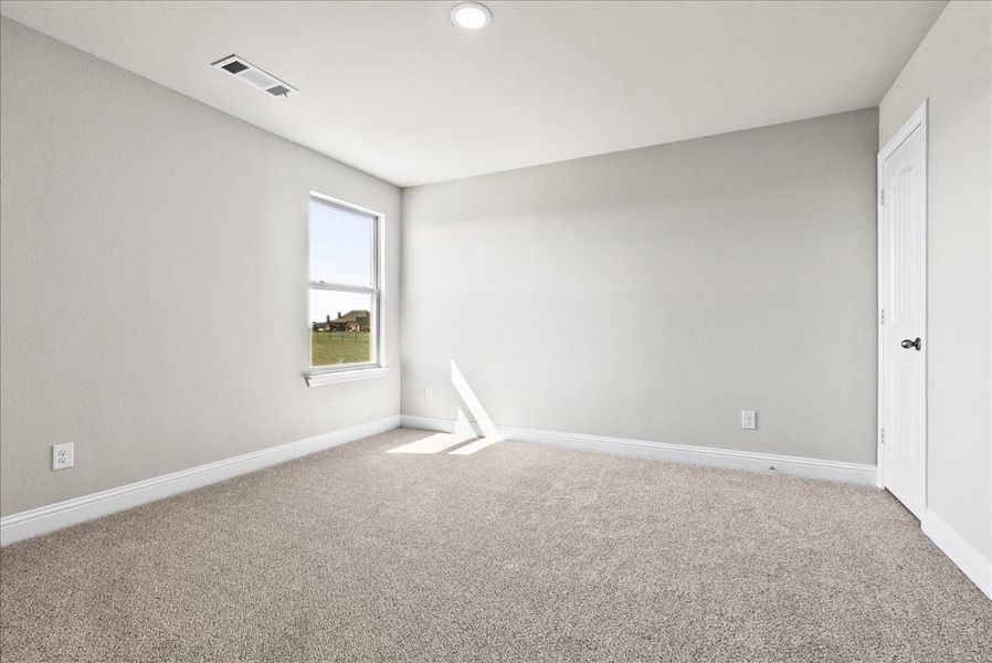Spacious, unfurnished interior of a new home in Honeysuckle Ranch, Springtown (Image 35).