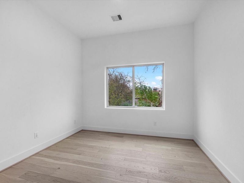Spacious, unfurnished interior of a new home in , Houston (Image 24).